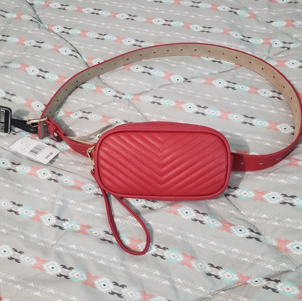 STEVE MADDEN RED FANNY PACK  LARGE